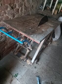 Prodám cirkulárku  s kolébkou