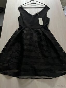 Nové ONLY Koktejlové šaty Velikost 40