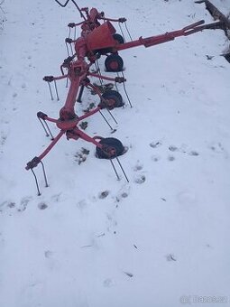 Obraceč sena za traktor