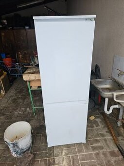 Vestavná lednice a varná deska