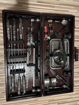 Grilovací sada BBQ v dřevěném kufru ,kompletní set+ stolek