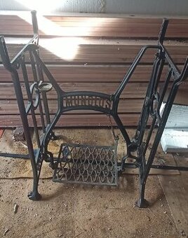 Litinový podstavec šicího stroje Mundlos