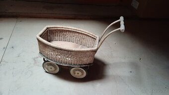 Kočárek na panenky