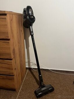 Tyčový vysavač Sencor SVC 0725BK, použitý