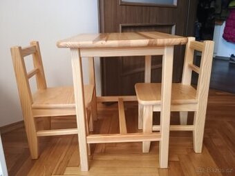 Dětský dřevěný stůl se 2 židličkami