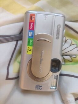 Retro digital Canon A310 na tuzkove baterky