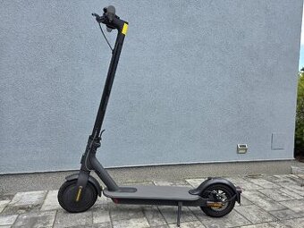 elektrokoloběžka Xiaomi Mi Electric Scooter 1S.