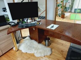 Kancelářský stůl