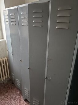 Plechové šatní skříňky