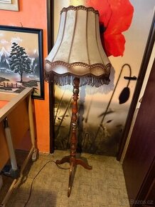 Stojací lampa