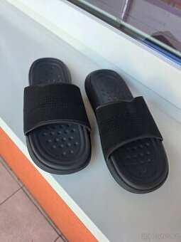 Under Armour pantofle