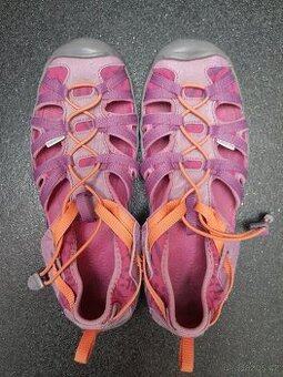 KEEN sandály vel 37