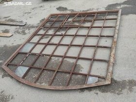 Staré železné okno, 1 ks-170x209cm, fabrické okno