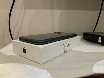 iPhone 11 64 GB Černý