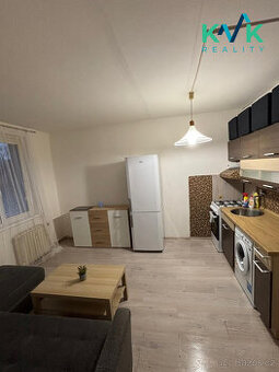 1+1, 2.patro, výtah, panelový dům, 37 m2, Karlovy Vary – Sta