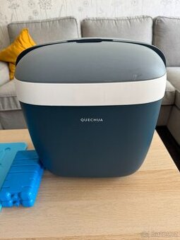 QUECHUA Kempinkový pevný chladicí box 22 l