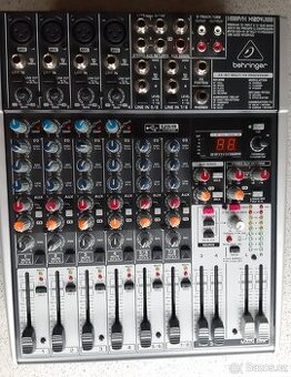 Mixážní pult Behringer Xenyx X1204