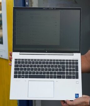 Nový HP EliteBook 860 G10  16" dotykový displej