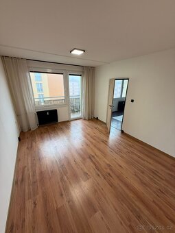 Pronájem bytu ve Volarech 1+1 s balkonem