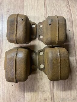 Kryty dveřních závěsů tatra T603.