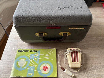 Stary koutocovy magnetofon Tesla Sonet Duo