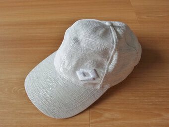 Kšiltovka třpytivá stříbrná zn. Lotto 8-12 let - TOP STAV
