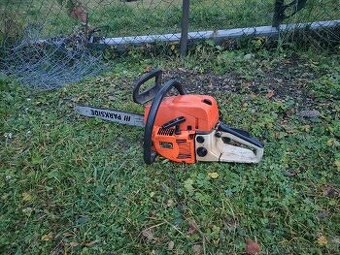 Stará plně funkční spolehlivá motorová pila