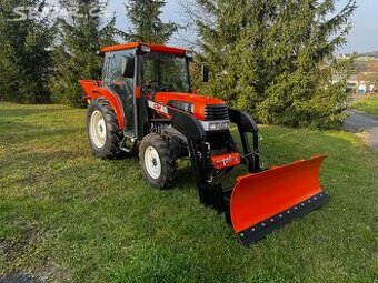 Malotraktor Kubota KL33 s čelním nakladačem zimní údržba