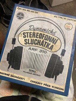 Dynamická stereofonní sluchátka