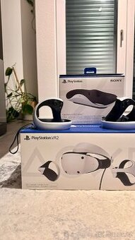 Na prodej PS VR2 s nabíjecí stanicí