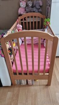 Dětská dřevěná postýlka