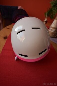 Lyžařská helma Salomon