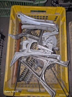 Náhradní díly 218