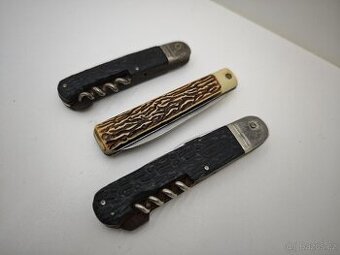 3x starý lovecký nůž.