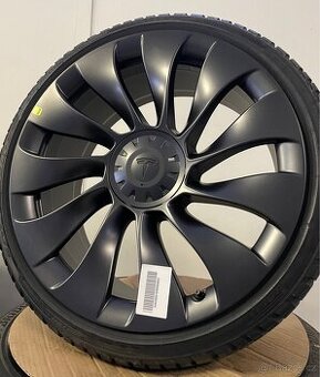 Original zimní Tesla Model 3 r20 + 235/35/20 100%