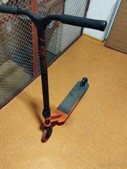 Freestyle koloběžka (stunt) oranžovo-černá