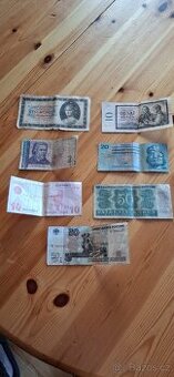 Bankovky a mince