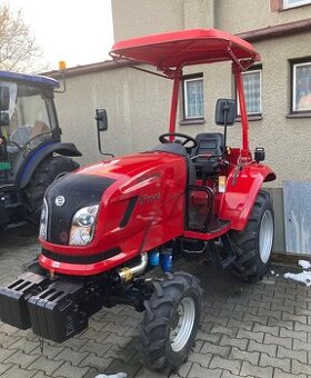 Traktor DONGFENG 4x4