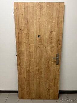 Vchodové dveře do bytu 90/210