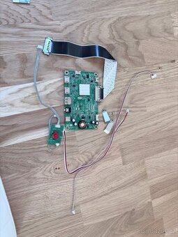 Základní deska z monitoru