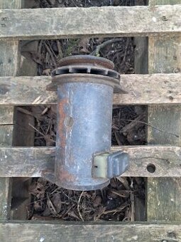 Dynamo (zřejmě Trabi)