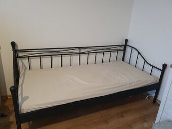 Kovová postel