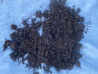 Prodám tříděný 3 letý zahradní kompost