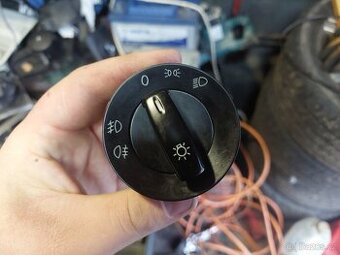 Passat b6 vypínač světel