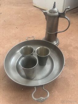 Džbán poháry a misa