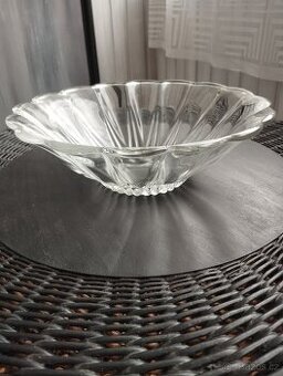 Lisované hutní sklo