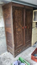 Staré dřevěné skříně 2ks
