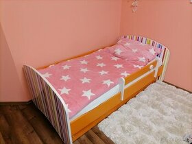 Barevná dětská postel