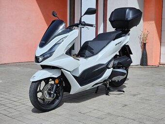 Honda PCX125, 2024, 330km, kufr, záruka, DPH