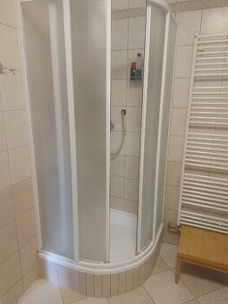 Sprchový kout Ravak a WC mísa